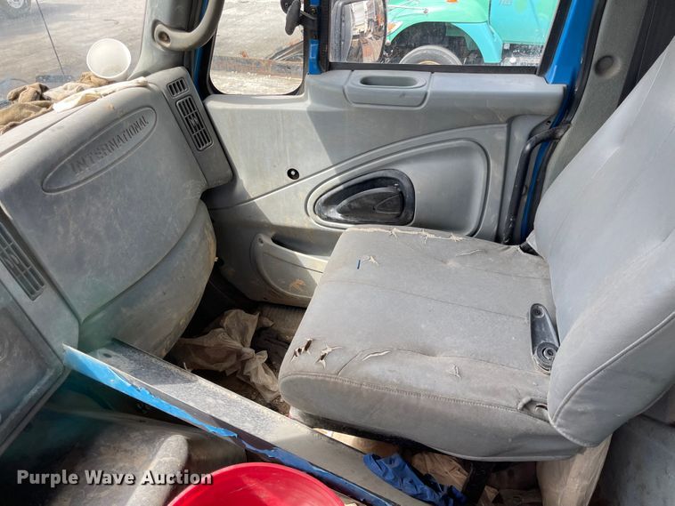 image for item FV9453 2005 International 7600  dump truck