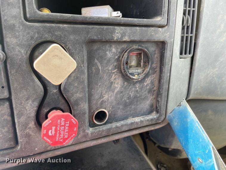 image for item FV9453 2005 International 7600  dump truck