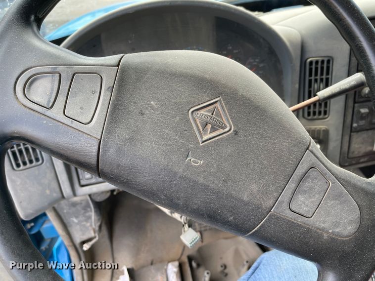 image for item FV9453 2005 International 7600  dump truck