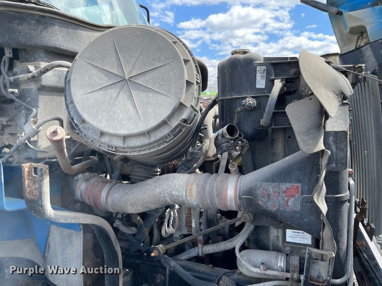 image for item FV9453 2005 International 7600  dump truck