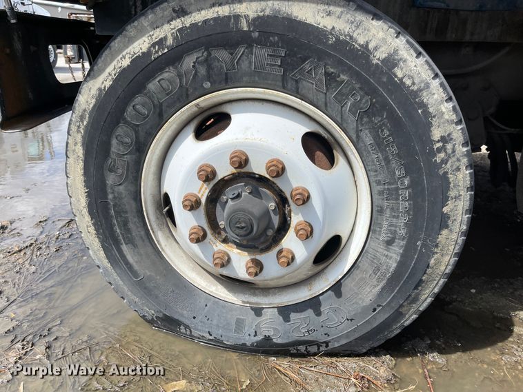 image for item FV9453 2005 International 7600  dump truck