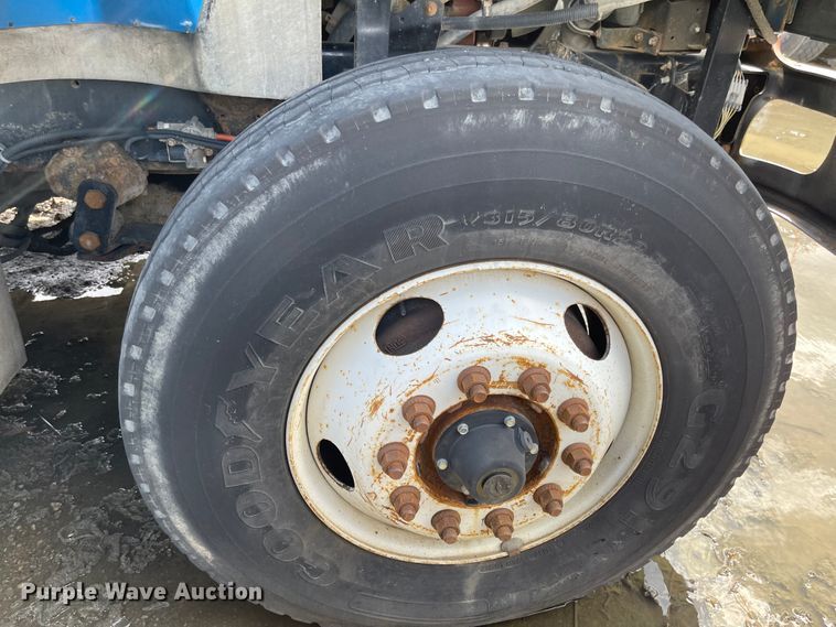 image for item FV9453 2005 International 7600  dump truck