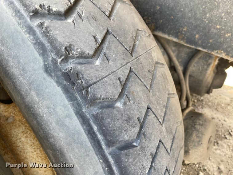 image for item FV9453 2005 International 7600  dump truck