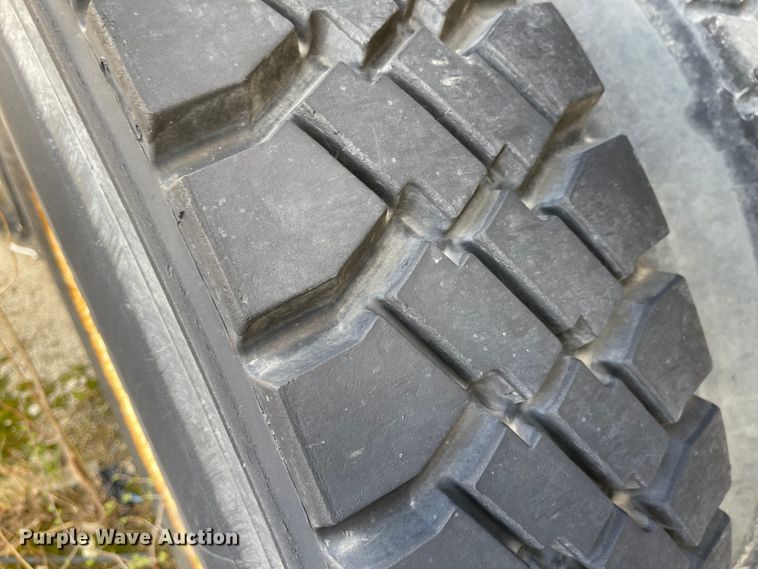 image for item FV9453 2005 International 7600  dump truck