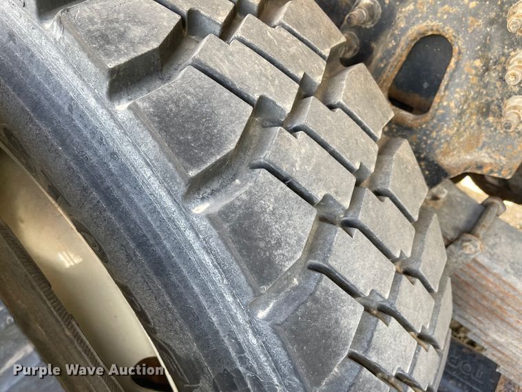 image for item FV9453 2005 International 7600  dump truck