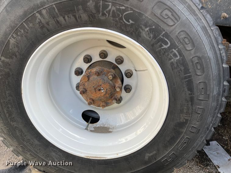 image for item FV9453 2005 International 7600  dump truck