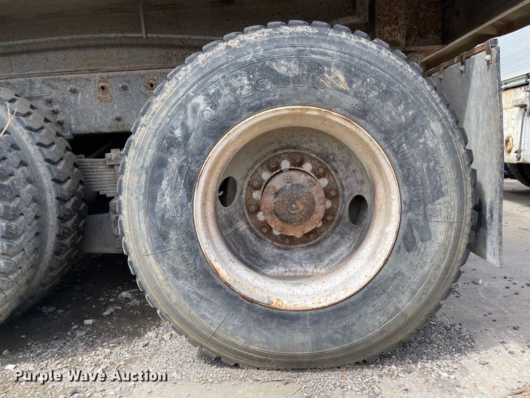 image for item FV9453 2005 International 7600  dump truck