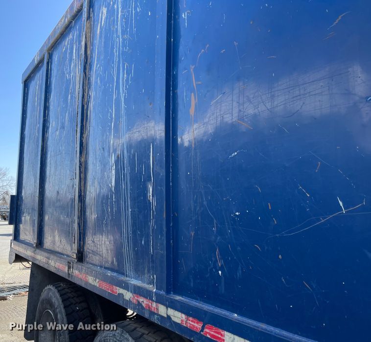 image for item FV9456 2010 International 7600  crane truck