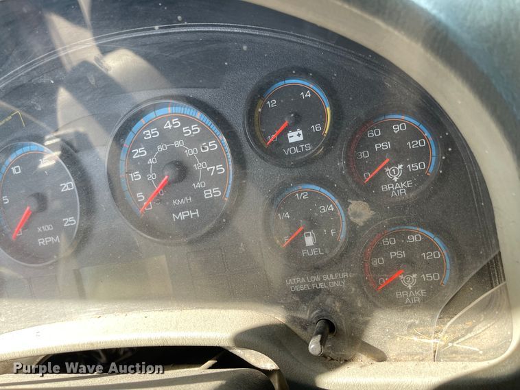 image for item FV9456 2010 International 7600  crane truck