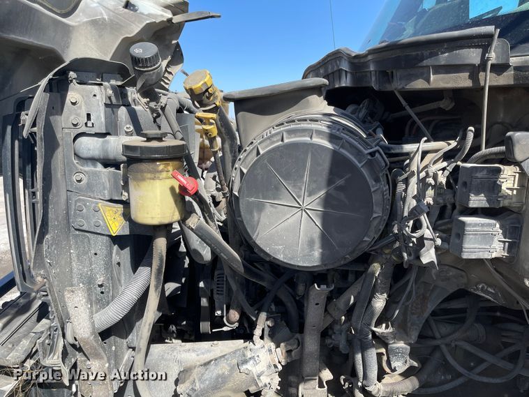 image for item FV9456 2010 International 7600  crane truck