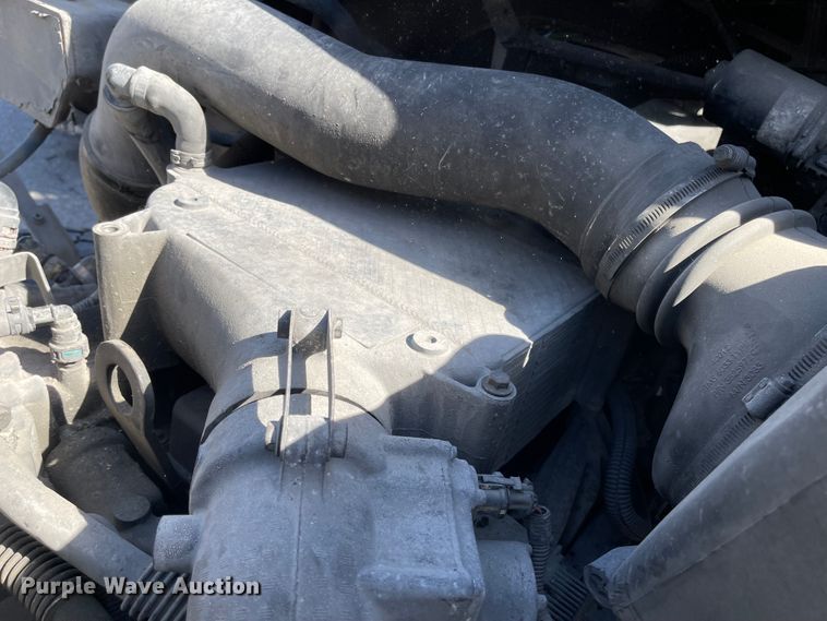 image for item FV9456 2010 International 7600  crane truck