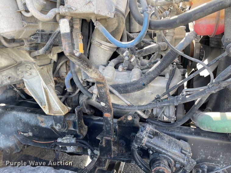 image for item FV9456 2010 International 7600  crane truck