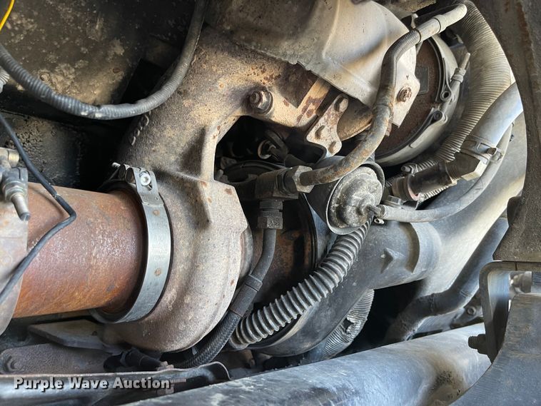 image for item FV9456 2010 International 7600  crane truck