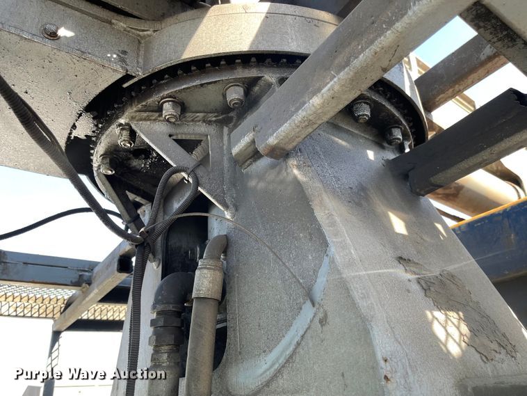 image for item FV9456 2010 International 7600  crane truck