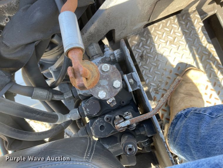 image for item FV9456 2010 International 7600  crane truck