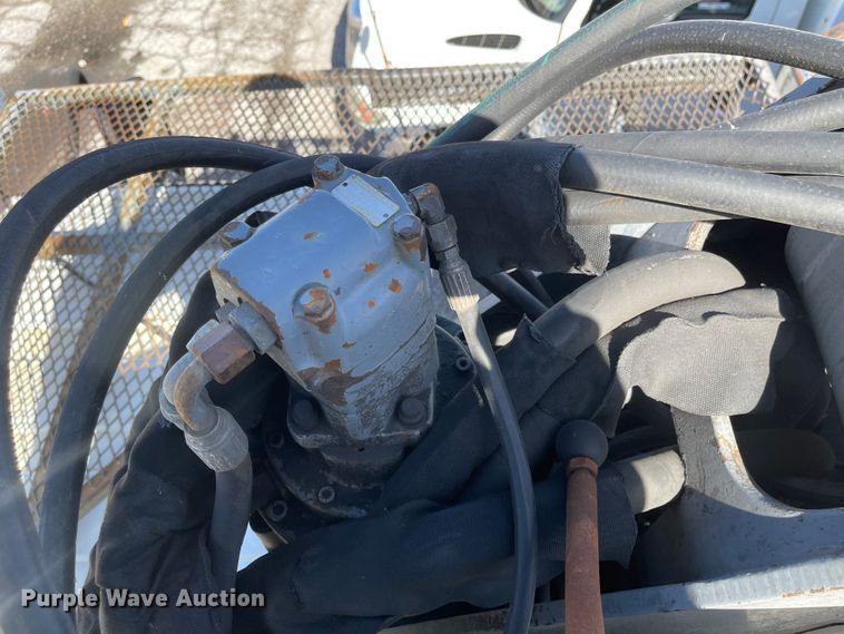 image for item FV9456 2010 International 7600  crane truck