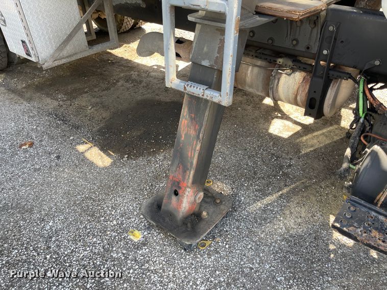 image for item FV9456 2010 International 7600  crane truck