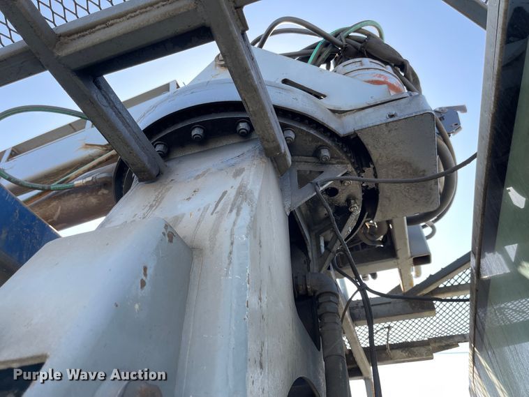 image for item FV9456 2010 International 7600  crane truck