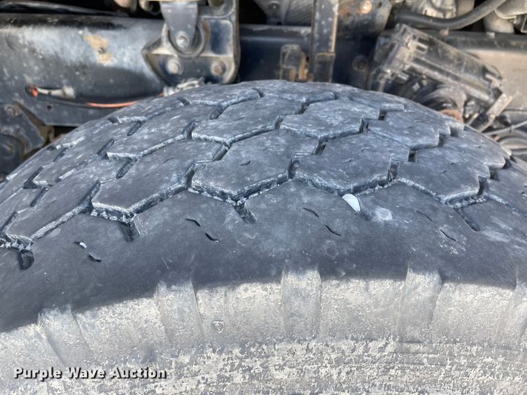 image for item FV9456 2010 International 7600  crane truck