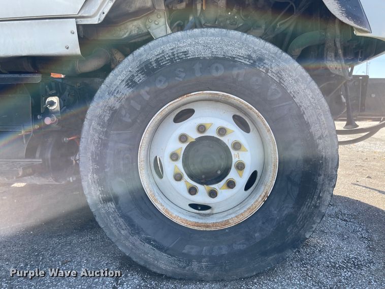 image for item FV9456 2010 International 7600  crane truck