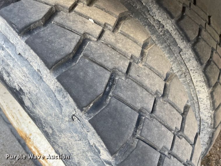 image for item FV9456 2010 International 7600  crane truck