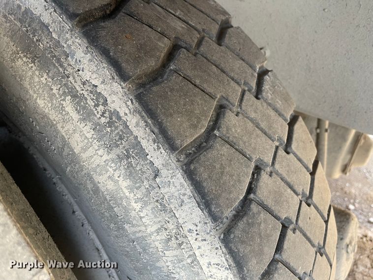 image for item FV9456 2010 International 7600  crane truck