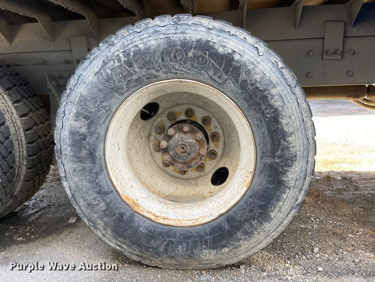 image for item FV9456 2010 International 7600  crane truck