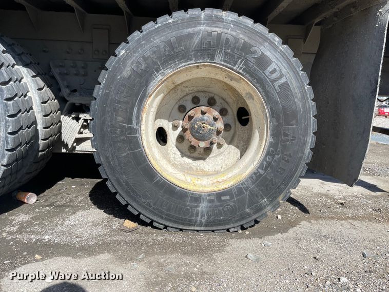 image for item FV9456 2010 International 7600  crane truck