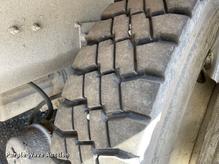 image for item FV9456 2010 International 7600  crane truck