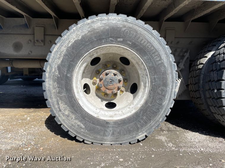 image for item FV9456 2010 International 7600  crane truck