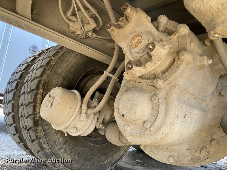 image for item FV9456 2010 International 7600  crane truck