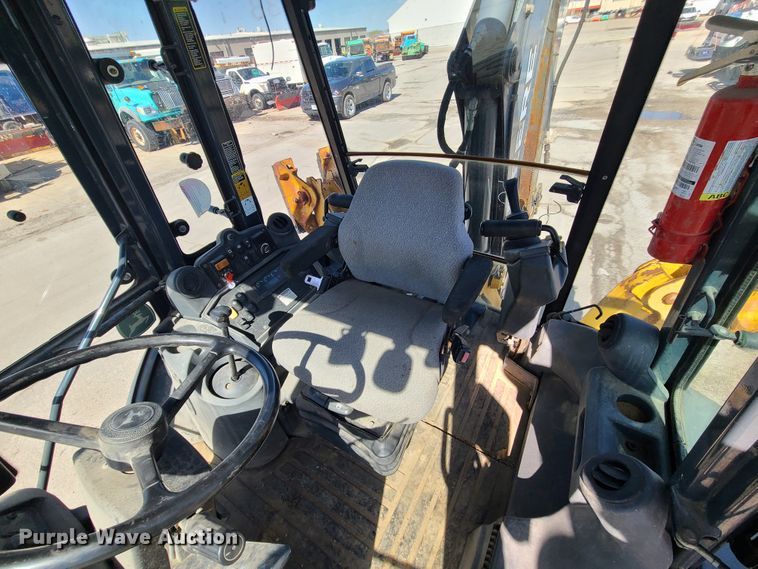 image for item FV9461 2011 John Deere 410J  backhoe