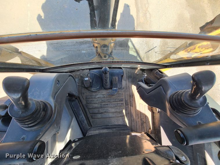 image for item FV9461 2011 John Deere 410J  backhoe