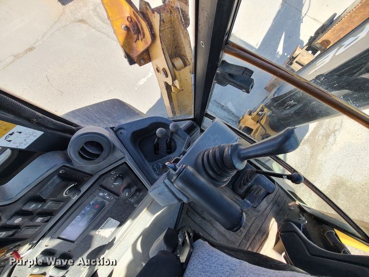 image for item FV9461 2011 John Deere 410J  backhoe