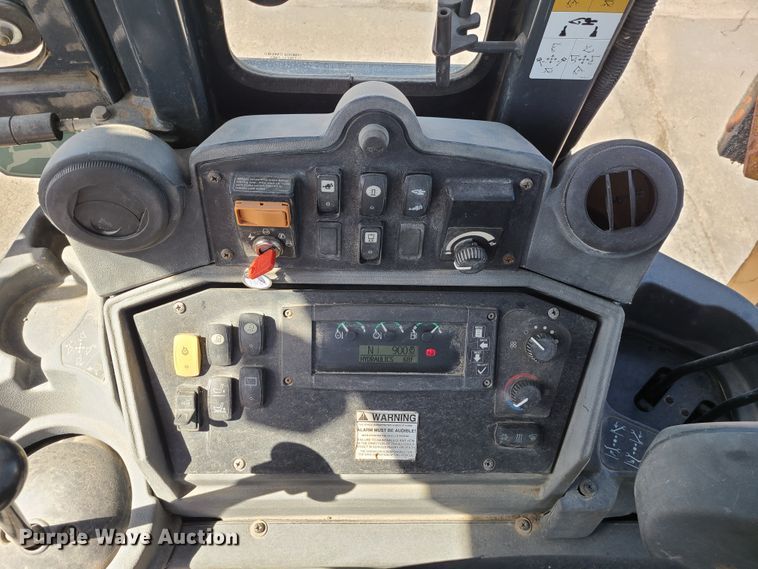 image for item FV9461 2011 John Deere 410J  backhoe