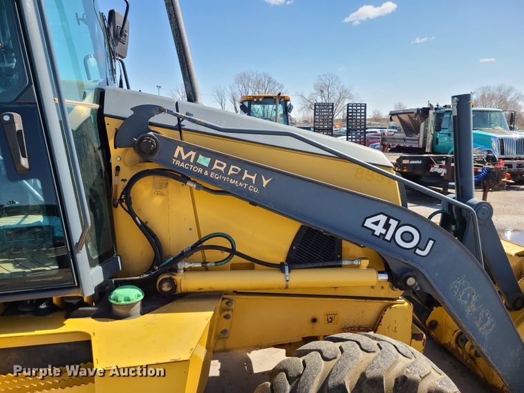 image for item FV9461 2011 John Deere 410J  backhoe