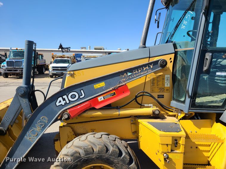 image for item FV9461 2011 John Deere 410J  backhoe