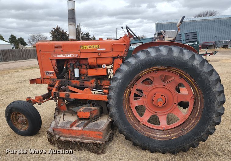 image for item GL9035 1970 International Farmall F 544  tractor