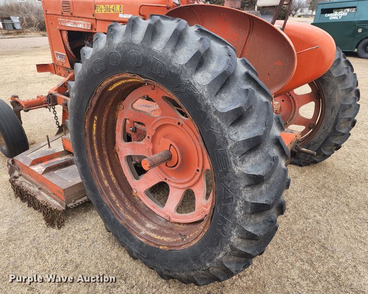 image for item GL9035 1970 International Farmall F 544  tractor