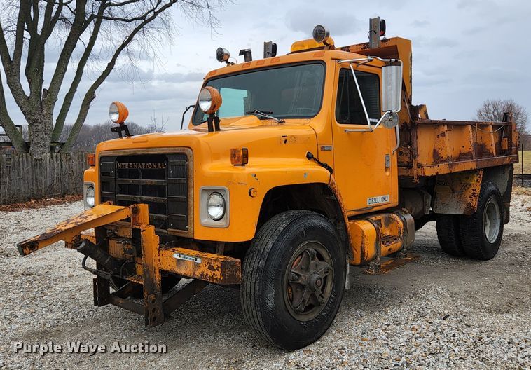 image for item HK9356 1982 International 1954  dump truck