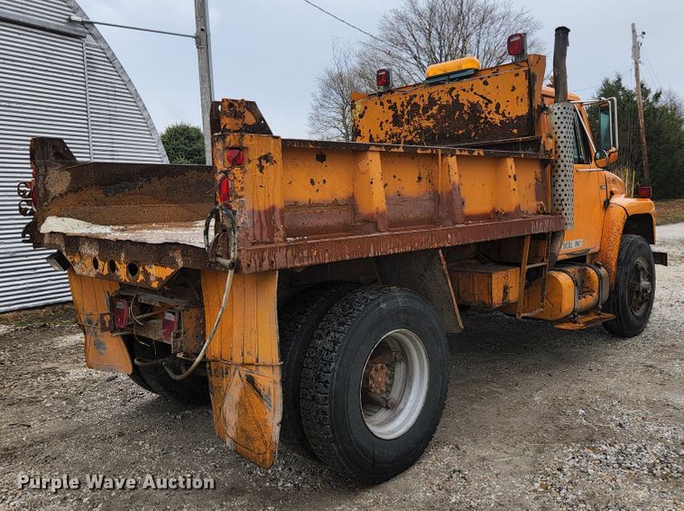 image for item HK9356 1982 International 1954  dump truck
