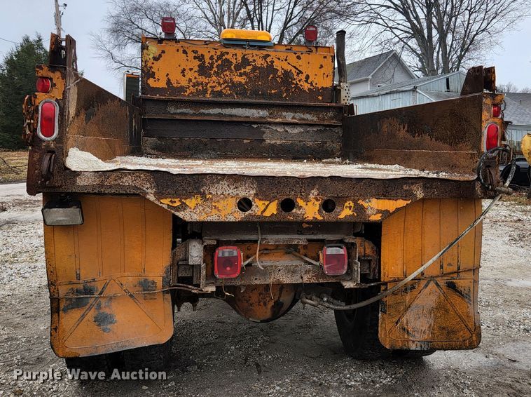 image for item HK9356 1982 International 1954  dump truck