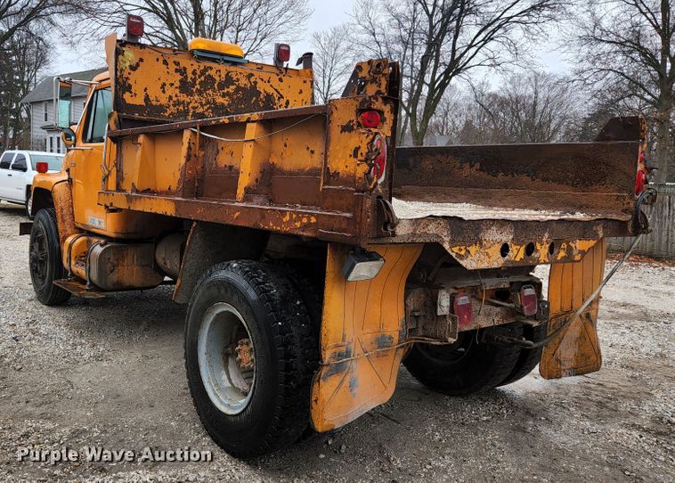 image for item HK9356 1982 International 1954  dump truck
