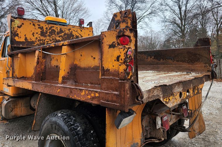 image for item HK9356 1982 International 1954  dump truck