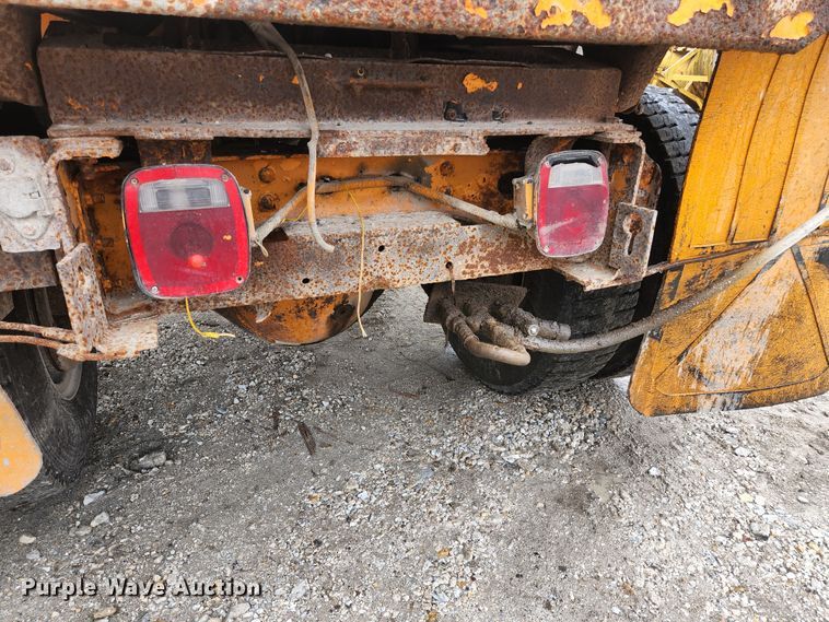 image for item HK9356 1982 International 1954  dump truck