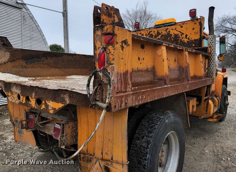 image for item HK9356 1982 International 1954  dump truck