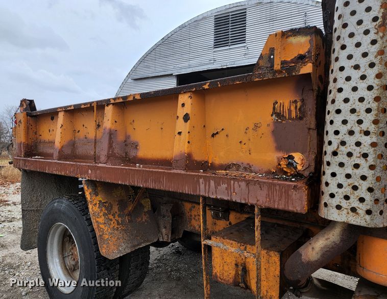 image for item HK9356 1982 International 1954  dump truck