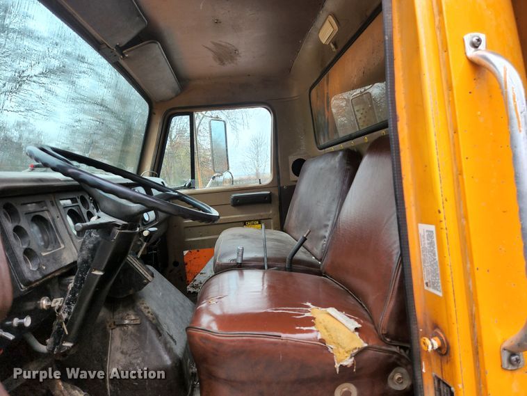 image for item HK9356 1982 International 1954  dump truck