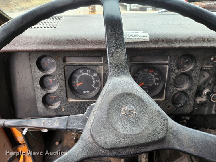 image for item HK9356 1982 International 1954  dump truck