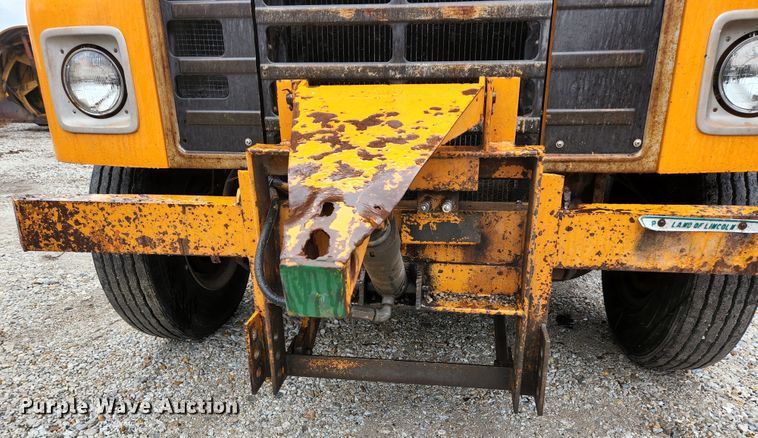 image for item HK9356 1982 International 1954  dump truck